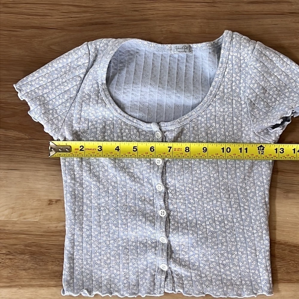 Super cute button up crop top from PacSun - Picture 3 of 3